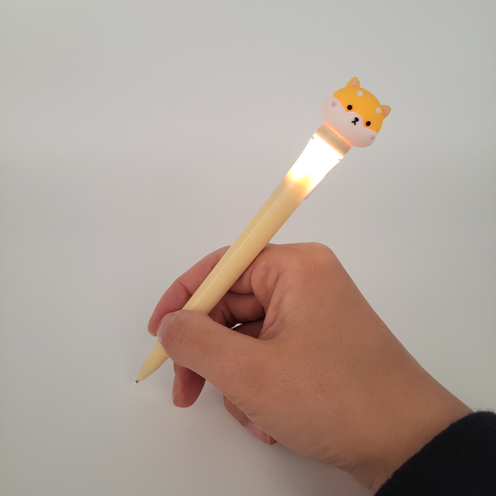 2000 스피너 라이트 중성펜 1개 랜덤-캐릭터에 불이 들어오는 펜